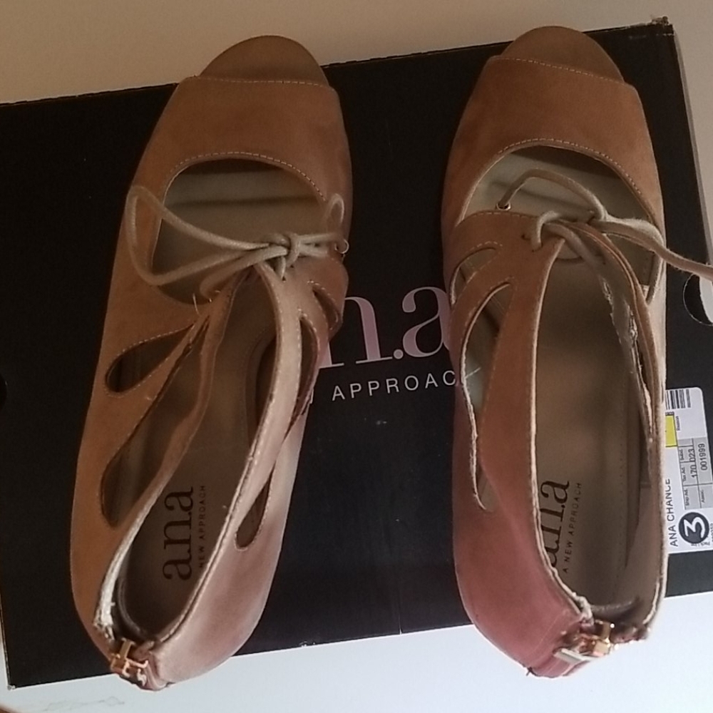 Shoes - Picture 3 of 6